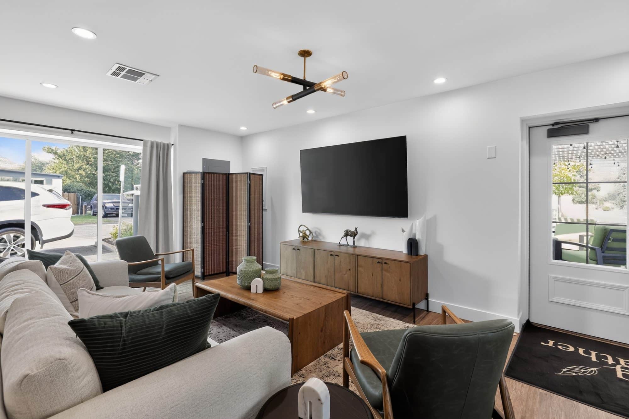 22 10601 n horseshoe bend rd living room 0876