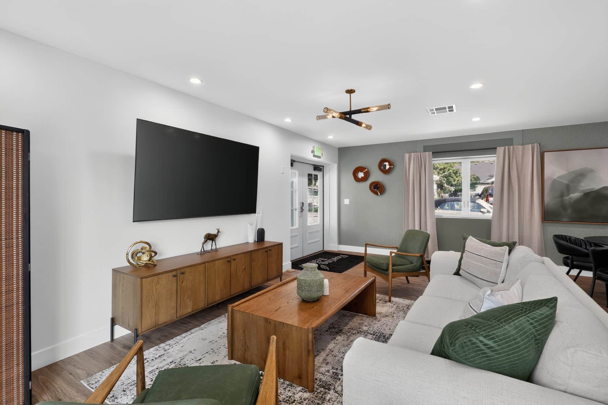 26 10601 n horseshoe bend rd living room 0878