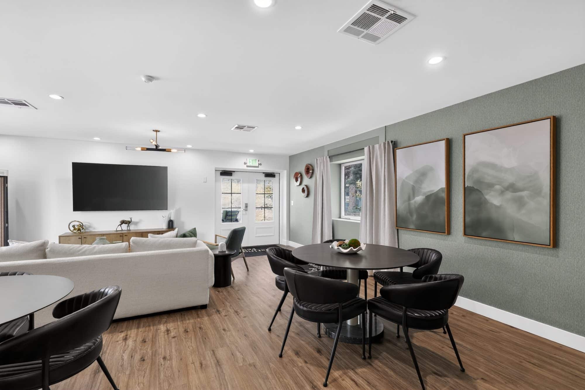 32 10601 n horseshoe bend rd dining room 0872